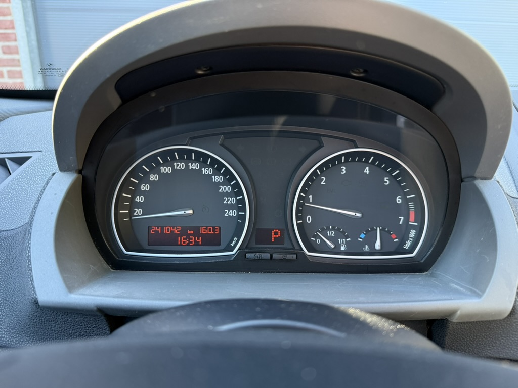 BMW X3 3.0i 2004 detail 1